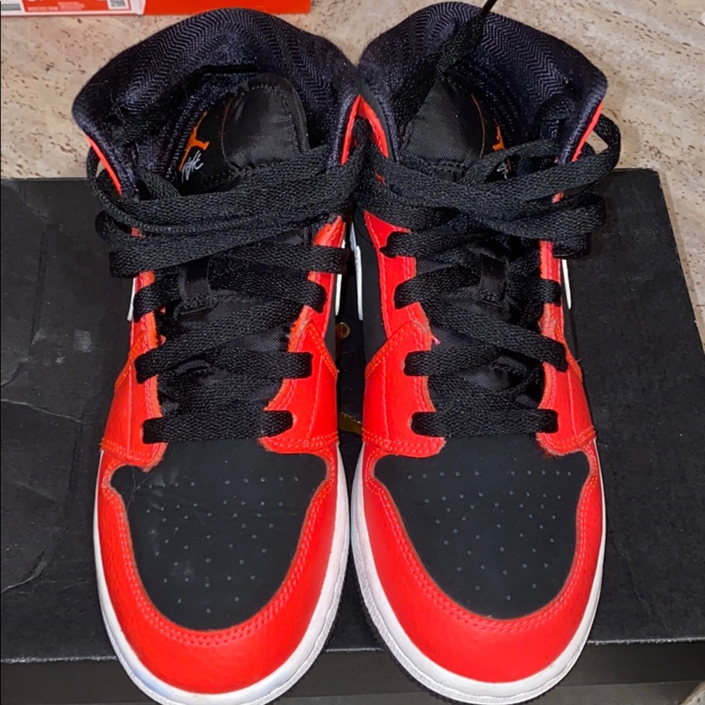 Jordan 1 mid